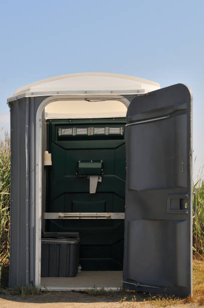 Porta potty delivery and setup in Meridian Village, CO